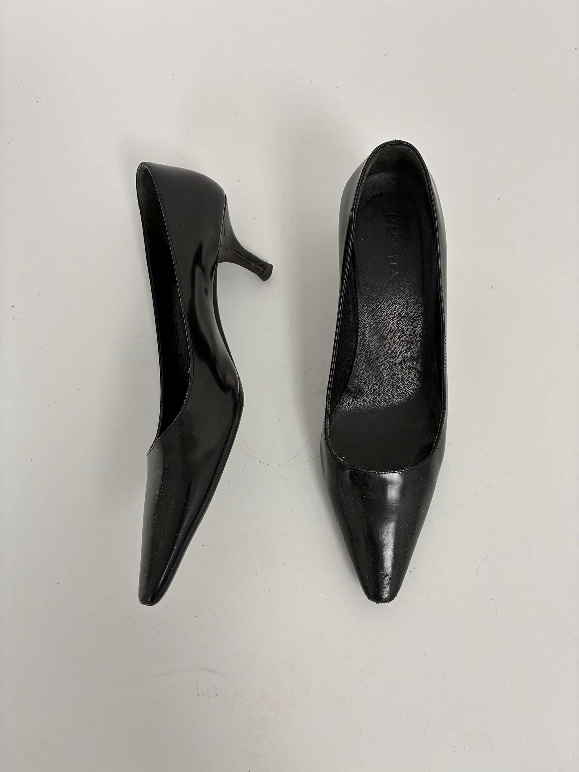 Prada pointed toe kitten heel (39)